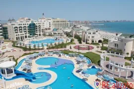 Two bedroom sea front apartment in Sunset Resort