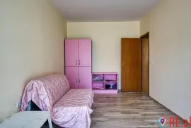 One bedroom apartment with quality renovation