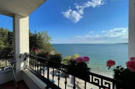 One bedroom apartment with furniture on the first line with sea view